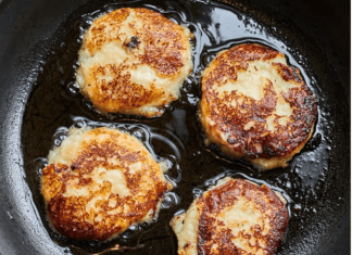 5-Ingredient Mashed Potato Cakes
