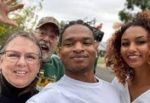 Grandmother and man she accidentally invited to Thanksgiving in 2016 adding two guests to this year’s holiday dinner