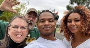 Grandmother and man she accidentally invited to Thanksgiving in 2016 adding two guests to this year’s holiday dinner