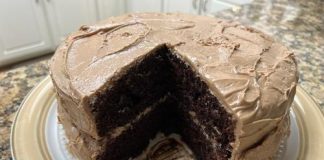 Mee maws chocolate cake