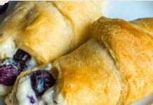 5-Ingredient Blueberry Cheesecake Rolls