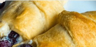 5-Ingredient Blueberry Cheesecake Rolls