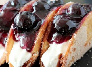 Blueberry Cheesecake Tacos