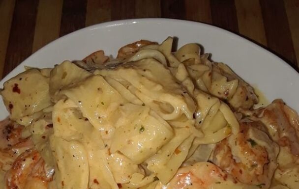 One Pan Shrimp Fettuccine Alfredo