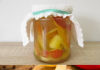 Never throw away apple peels: Soak them in a glass with vinegar