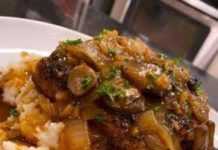 Salisbury Steak with Mashed Potatoes and Mushroom Gravy