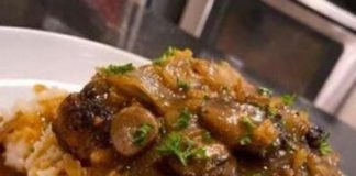 Salisbury Steak with Mashed Potatoes and Mushroom Gravy