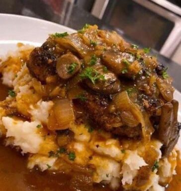Salisbury Steak with Mashed Potatoes and Mushroom Gravy