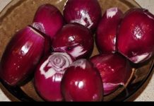 This is how you get rid of belly fat without dieting and without ending up with stretch marks on your body: You need to do just one thing with a red onion, every day.