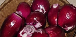 This is how you get rid of belly fat without dieting and without ending up with stretch marks on your body: You need to do just one thing with a red onion, every day.