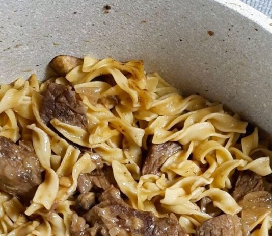 CROCKPOT BEEF TIPS & NOODLES