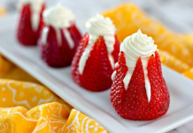 Cheesecake Stuffed Strawberries (5-ingredients)