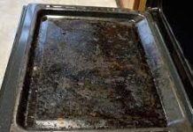 Woman Demonstrates How to Revive a Filthy Baking Pan Using Just Your Oven