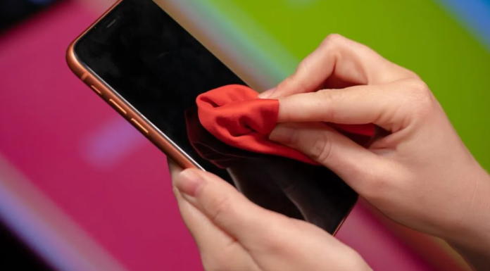 How to Safely and Effectively Clean Your Phone Screen