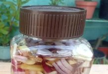 Garlic, ginger, onion, and honey, together with lemon juice and grated ginger. One may cook it in this manner.