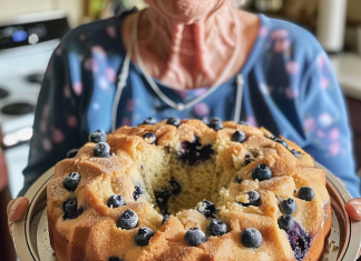 This Blueberry Sour Cream Coffee Cake Will Blow Your Mind!