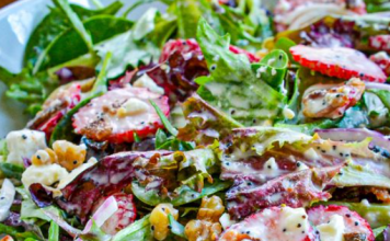 STRAWBERRY SPINACH SALAD