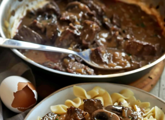 Mouthwatering Beef Tips, Egg Noodles, and Creamy Gravy You Need to Try!