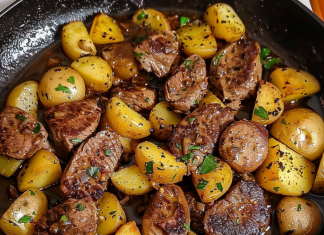 Savor the Ultimate Dinner: Garlic Butter Steak and Potatoes Skillet – Irresistibly Delicious!