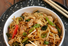 Flavorful Chicken Lo Mein Extravaganza