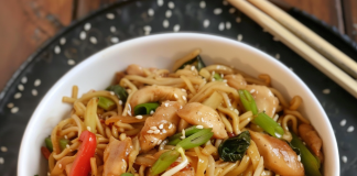 Flavorful Chicken Lo Mein Extravaganza