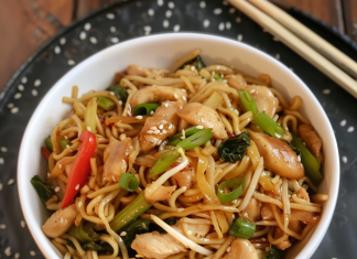Flavorful Chicken Lo Mein Extravaganza