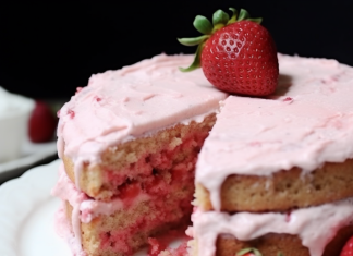 Is This the Best Strawberry Cake Ever? You Be the Judge