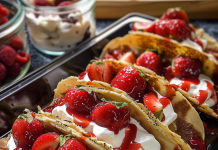 Sweet Sensation: Mini Strawberry Cheesecake Tacos – A Bite-Sized Delight!