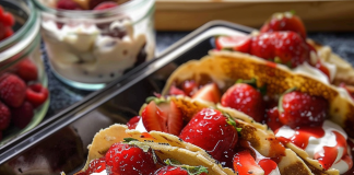 Sweet Sensation: Mini Strawberry Cheesecake Tacos – A Bite-Sized Delight!