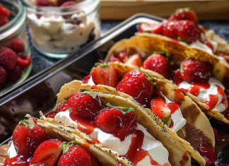 Sweet Sensation: Mini Strawberry Cheesecake Tacos – A Bite-Sized Delight!