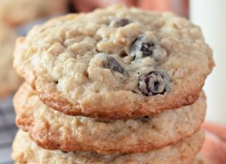 Oatmeal Raisin Cookies