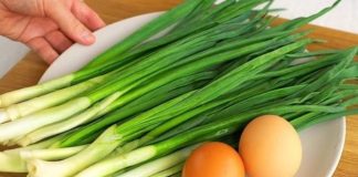 Boiled Egg and Spring Onion Flatbreads with Yogurt Sauce