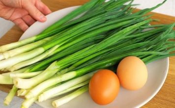 Boiled Egg and Spring Onion Flatbreads with Yogurt Sauce