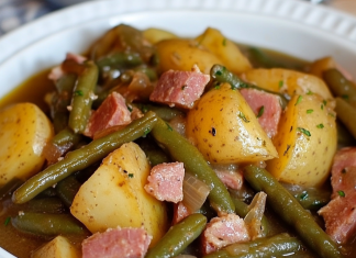 Comfort in a Pot: Slow Cooker Green Beans, Ham, and Potatoes – A Hearty Homestyle Meal!