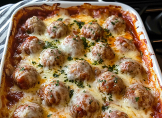 Hearty and Homestyle: Meatball Casserole – A Comfort Food Classic!