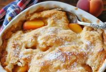 Southern Sweetness: Georgia Peach Cobbler – A Timeless Dessert!