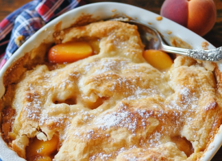 Southern Sweetness: Georgia Peach Cobbler – A Timeless Dessert!