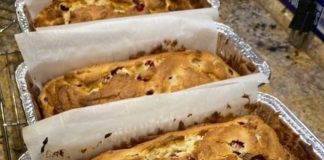 Cream Cheese Cranberry Loaf: A Deliciously Tangy and Sweet Delight