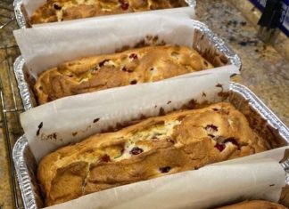 Cream Cheese Cranberry Loaf: A Deliciously Tangy and Sweet Delight