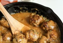 Classic Meatballs and Gravy: A Timeless Comfort Food