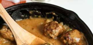 Classic Meatballs and Gravy: A Timeless Comfort Food