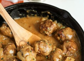 Classic Meatballs and Gravy: A Timeless Comfort Food