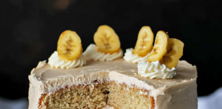 “Sweet Sensation: Banana Cake with Cinnamon Buttercream Frosting – A Perfectly Spiced Delight!