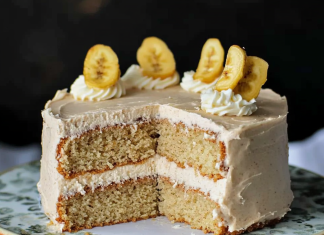 “Sweet Sensation: Banana Cake with Cinnamon Buttercream Frosting – A Perfectly Spiced Delight!