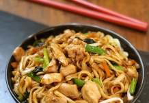 Savory Stir-Fry: Chicken Lo Mein – Quick, Flavorful, and Irresistible!
