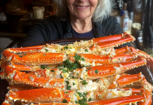 Luxurious Feast: Baked Crab Legs in Butter Sauce – Decadently Delicious!