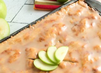 Mom’s Old-Fashioned Flat Apple Pie