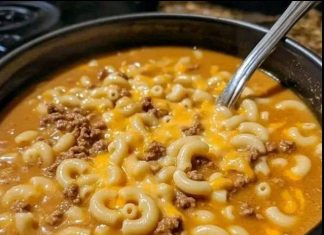 One-Pot Macaroni Cheeseburger Soup