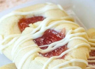 Raspberry Shortbread Bliss with White Chocolate Drizzle