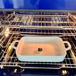 Here’s nana’s no-fuss trick to cleaning an oven. You just need these 3 ingredients